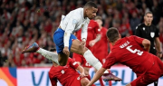 Pháp thua đau Đan Mạch, Hà Lan thắng nghẹt thở Bỉ