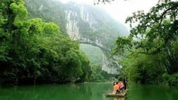Trung Quốc: Cây cầu thiên nhiên kỳ lạ "Tiên Nhân" bắc ngang qua hai ngọn núi