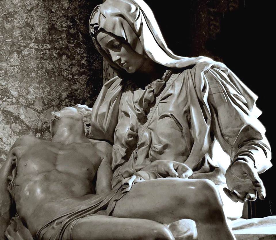 Pietà - Kiệt tác điêu khắc đẹp nhất của Michelangelo Pietà - Kiệt tác điêu khắc đẹp nhất của Michelangelo