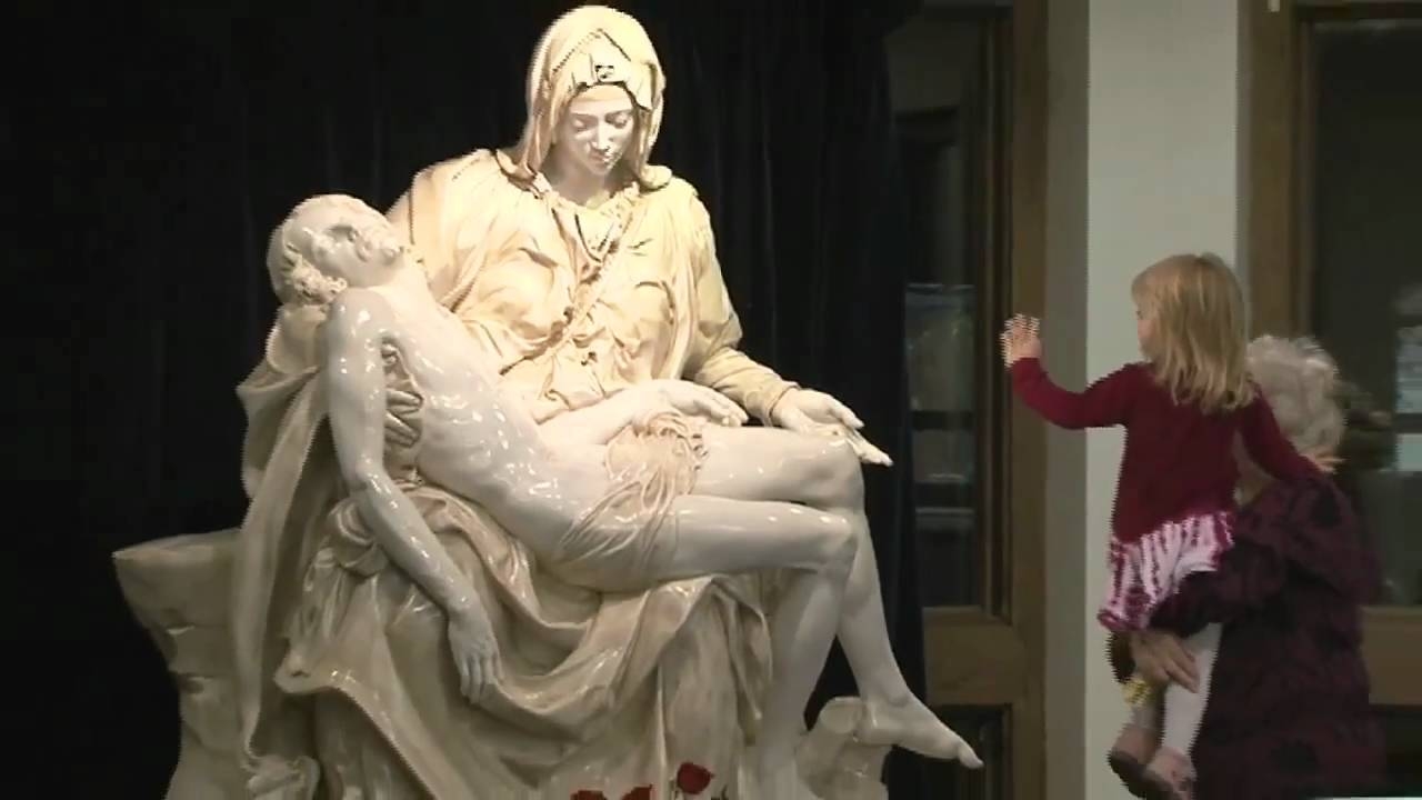 Pietà - Kiệt tác điêu khắc đẹp nhất của Michelangelo Pietà - Kiệt tác điêu khắc đẹp nhất của Michelangelo