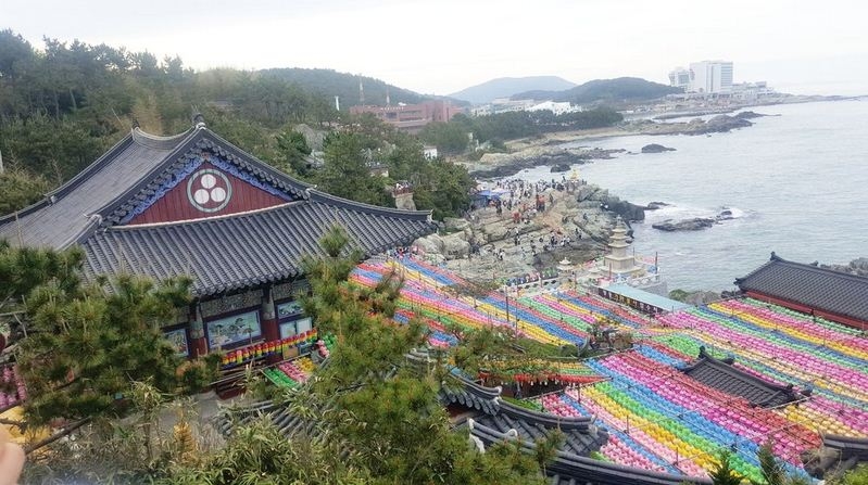 Khám phá ngôi chùa cổ bên bờ biển ở Busan, Hàn Quốc