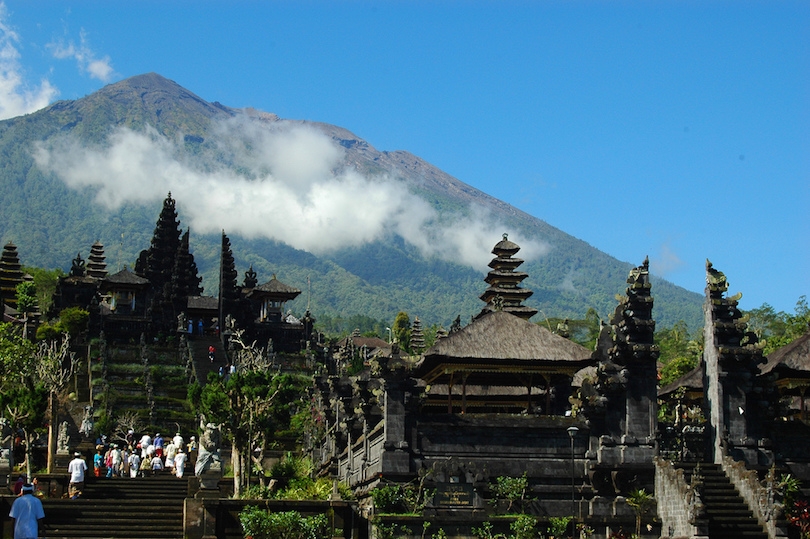 Cảm nhận không gian yên bình tại những ngôi đền ở Indonesia