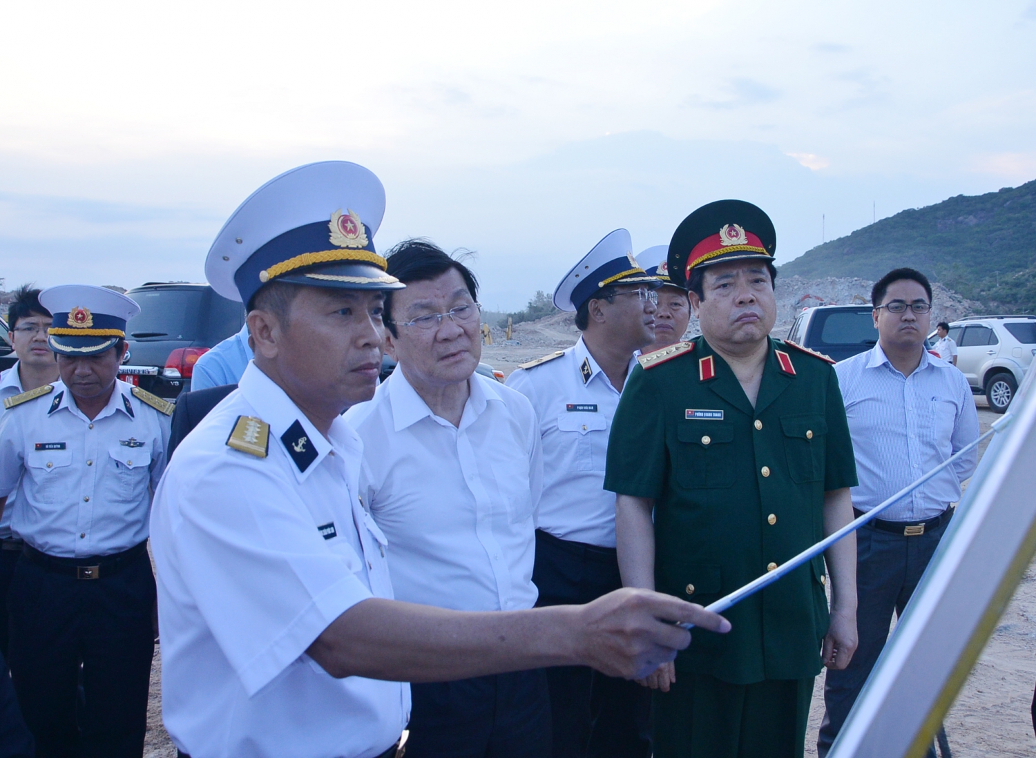 Đại tướng Phùng Quang Thanh và Chủ tịch nước Trương Tấn Sang kiểm tra tiến độ xây dựng cảng Quốc tế Cam Ranh, ngày 1/5/2015 Đại tướng Phùng Quang Thanh và Chủ tịch nước Trương Tấn Sang kiểm tra tiến độ xây dựng cảng Quốc tế Cam Ranh, ngày 1/5/2015
