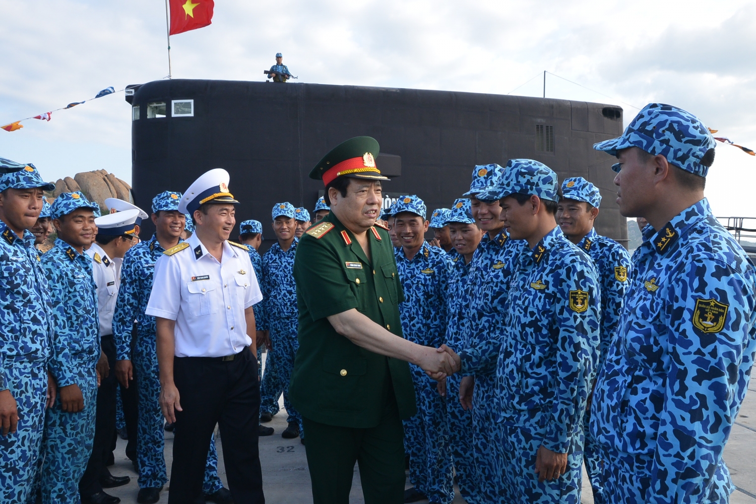 Đại tướng Phùng Quang Thanh thăm, động viên cán bộ, thủy thủ Lữ đoàn Tàu ngầm 189 ngày 1/5/2015 Đại tướng Phùng Quang Thanh thăm, động viên cán bộ, thủy thủ Lữ đoàn Tàu ngầm 189 ngày 1/5/2015