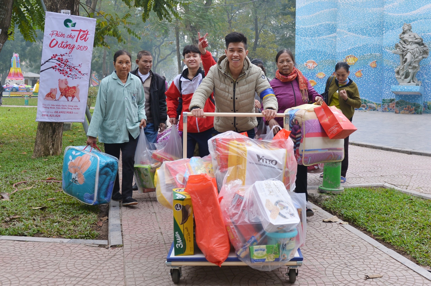Xúc động phiên chợ Tết 0 đồng 2019 phien cho tet 0 dong 2019