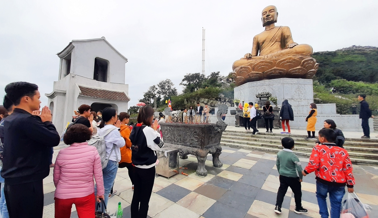Non thiêng Yên Tử ngày xuân non thieng yen tu ngay xuan