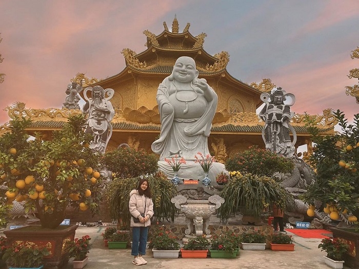 ngoi chua dat vang duoc menh danh chua vang thai lan o viet nam