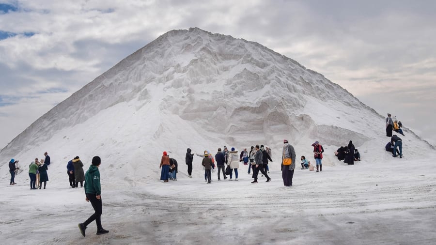 “Núi tuyết” ở Ai Cập thu hút du khách