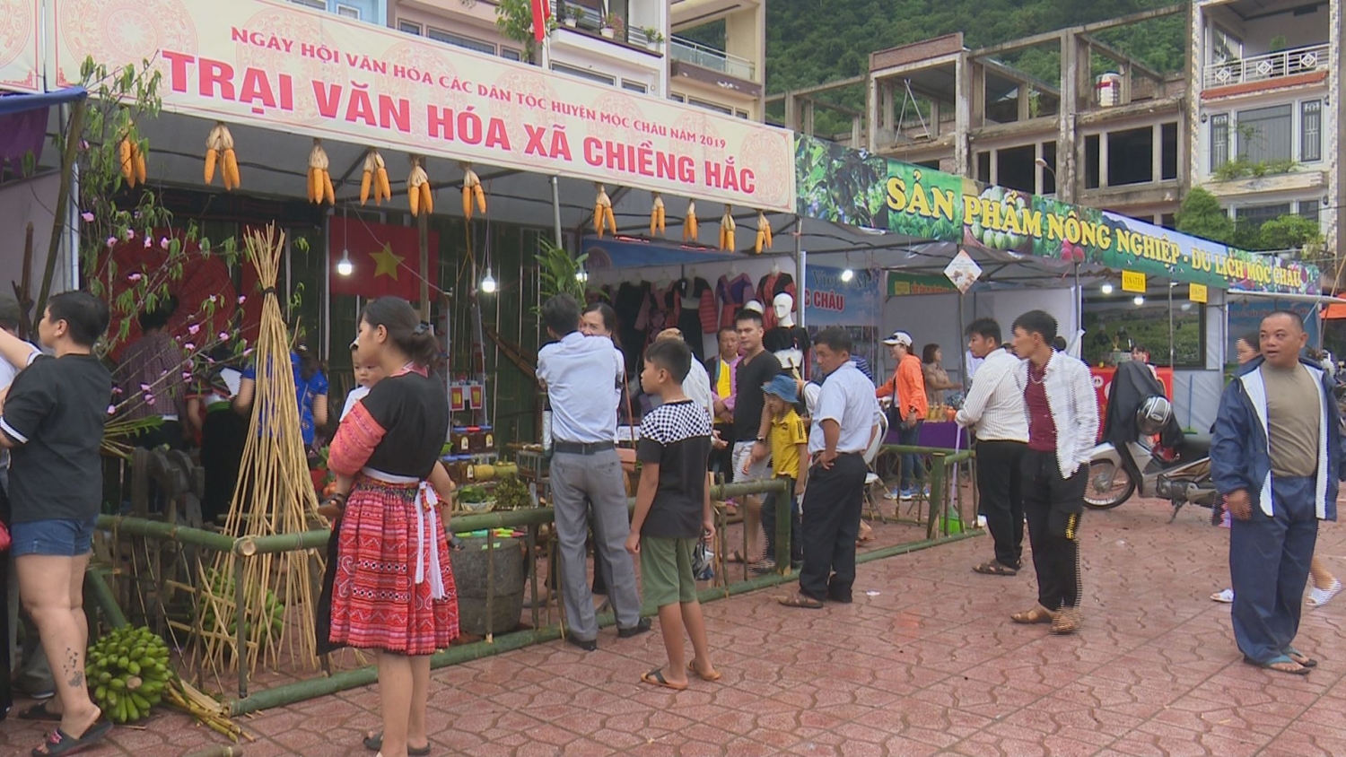 Sôi nổi các hoạt động Ngày hội văn hóa các dân tộc huyện Mộc Châu soi noi cac hoat dong ngay hoi van hoa cac dan toc huyen moc chau