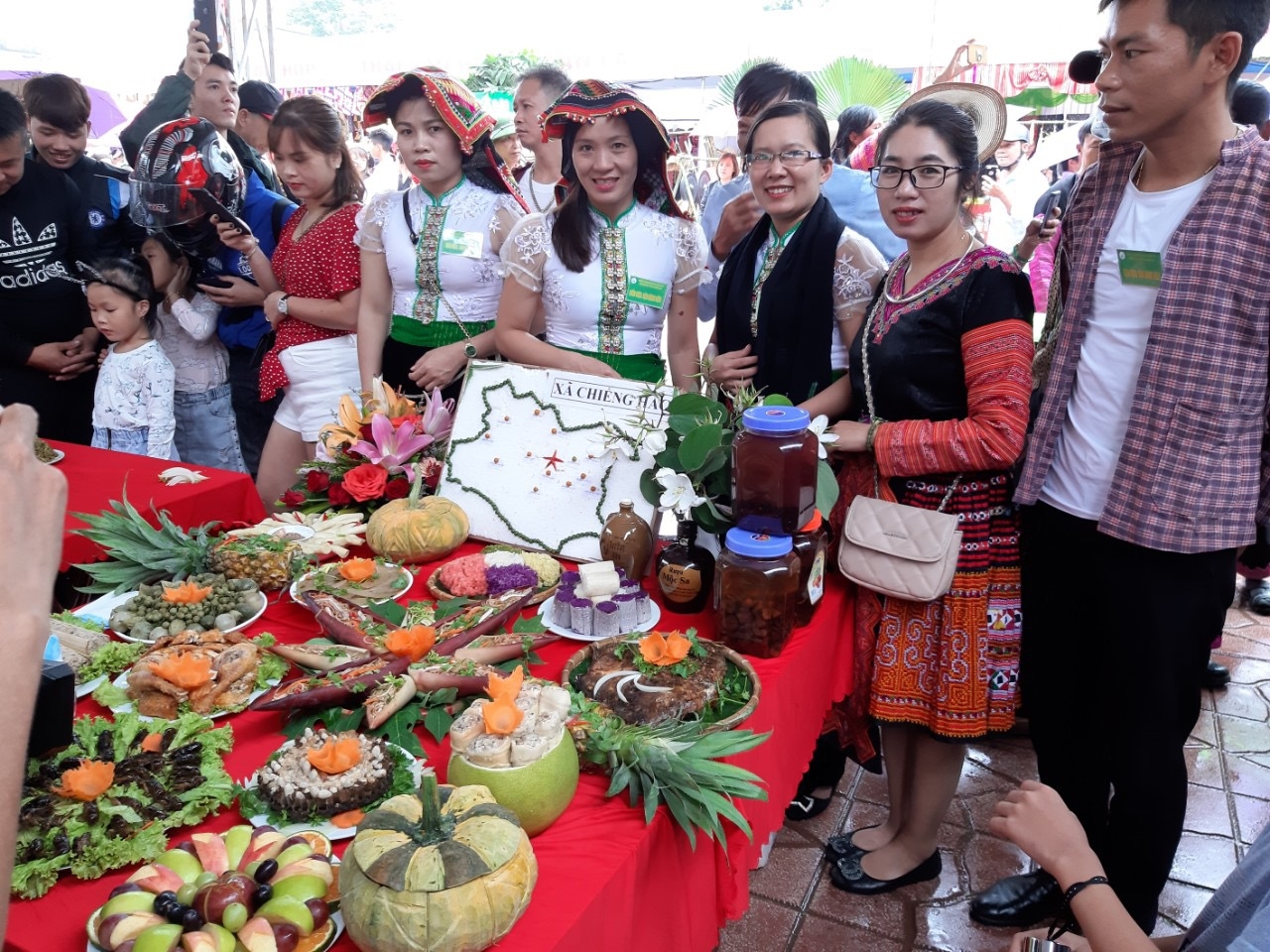 Sôi nổi các hoạt động Ngày hội văn hóa các dân tộc huyện Mộc Châu soi noi cac hoat dong ngay hoi van hoa cac dan toc huyen moc chau