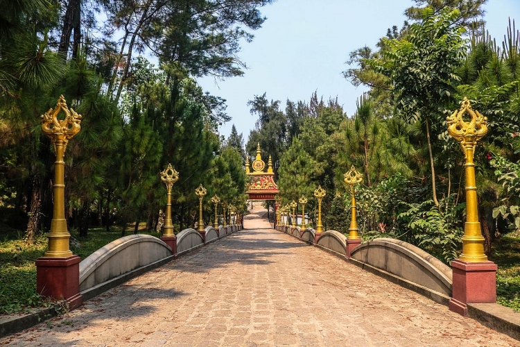 Chùa Phật đứng- Chùa Phật nằm chua phat dung chua phat nam