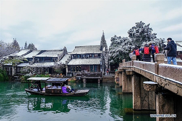 Tuyết rơi phủ trắng cổ trấn nghìn năm tuổi
