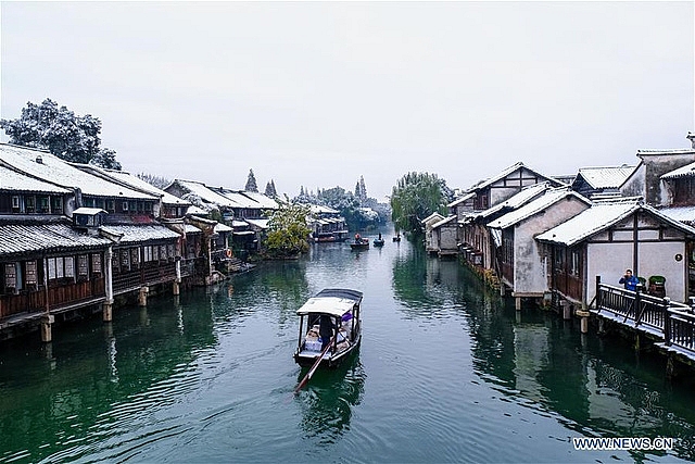 Tuyết rơi phủ trắng cổ trấn nghìn năm tuổi
